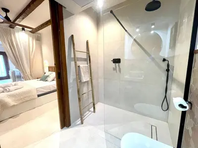a bathroom with a shower and a bed at Pepitos House in Valencia