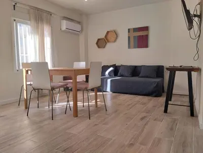 a living room with a table and a couch at Acogedor apartamento en Valencia in Valencia