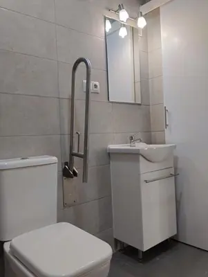 a white cabinet in a room with a window at Acogedor apartamento en Valencia in Valencia