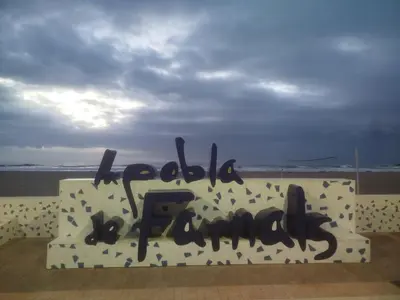 a sign that says i do a equals at Estudio cerca de la playa in Valencia