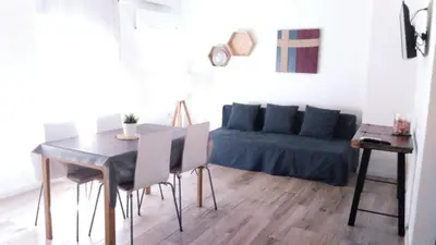 a living room with a table and a couch at Bonito apartamento en Valencia in Valencia