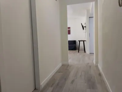 an empty hallway with white walls and wood floors at Bonito apartamento en Valencia in Valencia