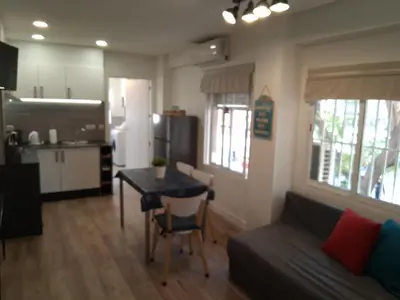 a living room with a couch and a table and a kitchen at Coqueto apartmento en Valencia in Valencia