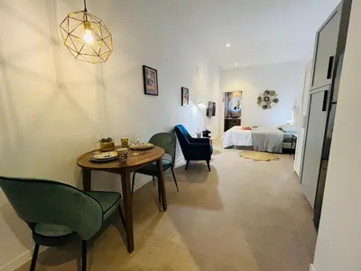 a room with a table and chairs and a bedroom at Hotel con entrada independiente a pocos pasos de la Ciudad de las Artes y las Ciencias y el Oceanogràfic A solo 1 minuto caminando del Jardín del Turia in Valencia