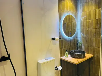 a bathroom with a sink and a mirror at Ubicación inmejorable Hotel privado junto a la Ciudad de las Artes y a un paso del Turia in Valencia