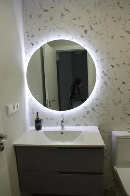 a bathroom with a sink and a mirror at Ruzafa Tropical in Valencia