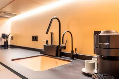 a kitchen with a sink and a coffee maker at Lujoso apartamento en Ruzafa in Valencia