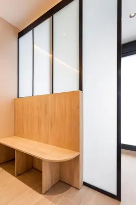 a wooden bench in front of a wall of windows at Lujoso apartamento en Ruzafa in Valencia