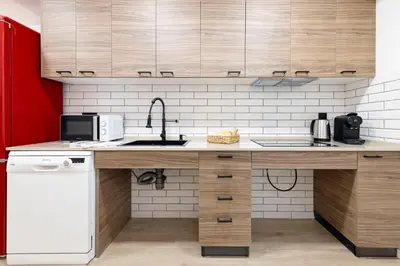 a kitchen with a counter with a sink and a microwave at Travel Habitat - Apartamento Familiar & Espacioso de 3 Dormitorios in Valencia