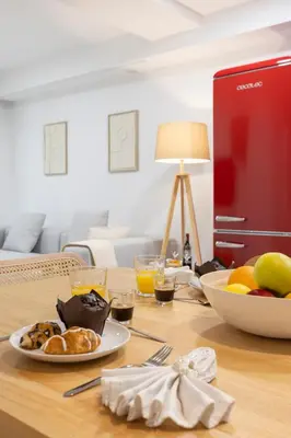 a table with a plate of food and a bowl of fruit at Travel Habitat - Apartamento Familiar & Espacioso de 3 Dormitorios in Valencia