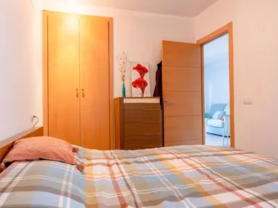 a bedroom with a bed and a dresser and a closet at Winahost Apartment Neo Residencial Mediterráneo in Barrio-Mar