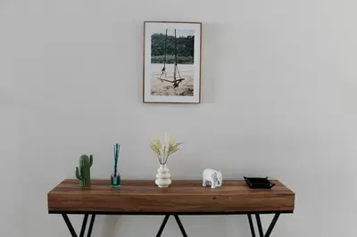 a table with vases and a picture on the wall at Maresia Zarco in Valencia