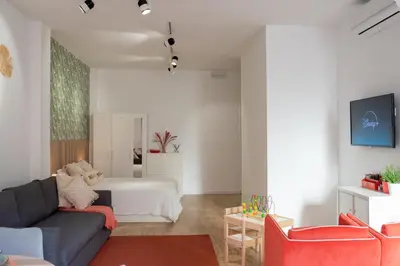 a living room with a couch and a bed at Loft Familiar: Paz y Conexión Ideal en Valencia in Valencia