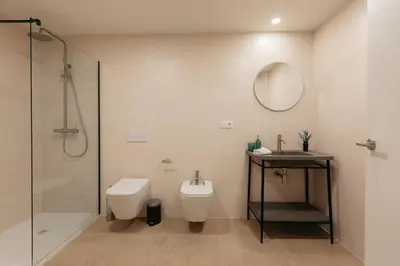 a bathroom with a toilet and a sink and a shower at Doce de Colón Requena in Requena