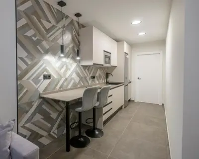 a kitchen with a table and chairs in a room at Céntrico 4 personas Ciudad Ciencias in Valencia