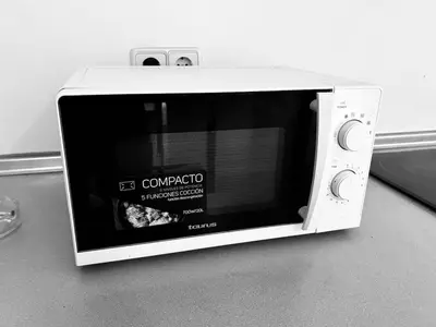 a white microwave sitting on top of a counter at Atico con vistas al atardecer admitanse mascotas in El Puig