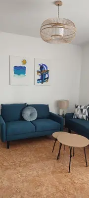 a living room with a blue couch and a table at Magnifico apartamento de playa in Moncófar