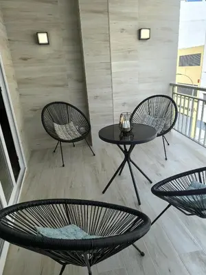a room with three chairs and a table at El sitio de Ana in Burriana