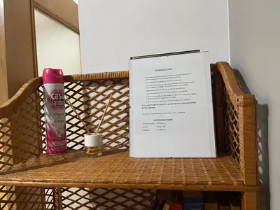 a kitchen shelf with various items on it at Acogedor piso en Benissanó in Benisanó