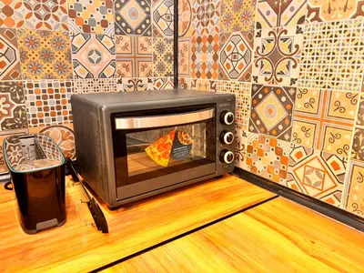 a microwave oven sitting on top of a wooden floor at Loft Llum Valencia in Valencia