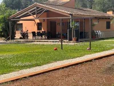 a house with a grass yard with a house at Casa en la naturaleza de Chella in Chella