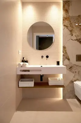 a bathroom with a sink and a mirror at SariStays Valencia Finca Verde R in Valencia