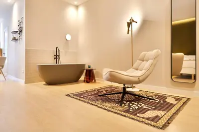 a bathroom with a chair and a bath tub at SariStays Valencia Finca Verde R in Valencia