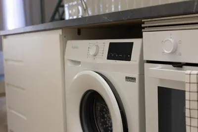 a white washing machine next to a washer at Apartamento2 para 4 huespedes con Patio y ducha Exterior in Valencia