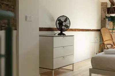 a fan sitting on top of a dresser in a room at Apartamento2 para 4 huespedes con Patio y ducha Exterior in Valencia