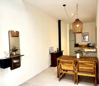 a dining room with a table and a kitchen at Travel Habitat Playa del Cabanyal in Valencia