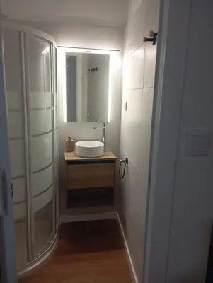 a bathroom with a sink and a mirror at Apartament El Colomer 3 habitacions in Simat de Valldigna