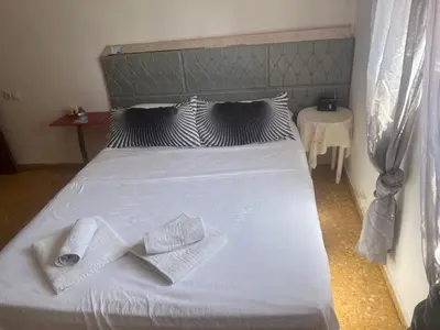 a white bed with two towels on top of it at Habitación confortable in Valencia