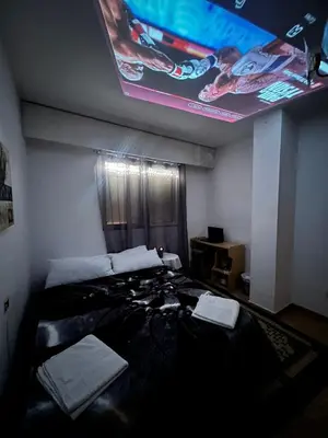 a bedroom with a tv and a bed in a room at Habitación confortable in Valencia