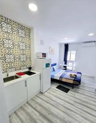 a room with a kitchen and a bed in it at Apartamentos Lindux Airport in Manises