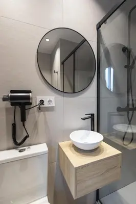 a bathroom with a sink and a mirror at Rubio Rooms by Concept in Valencia