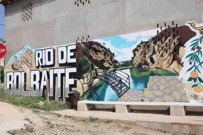 a mural painted on the side of a building at Casa el Catorce 18 in Bolbaite