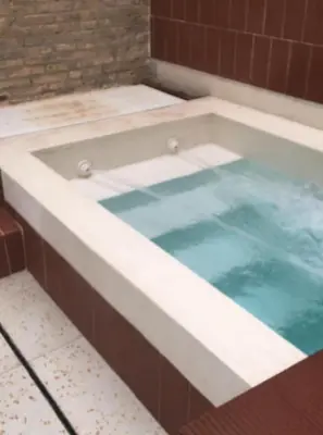 a jacuzzi tub with blue water in it at Apartamento Cerca las Playa in Valencia