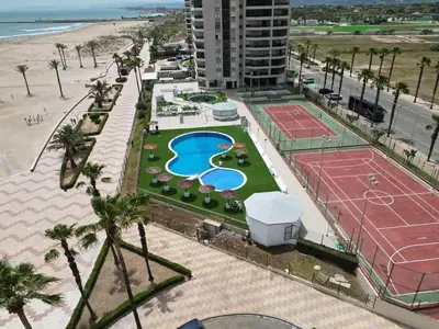 an aerial view of tennis courts and the beach at Sobre el mar in Cullera