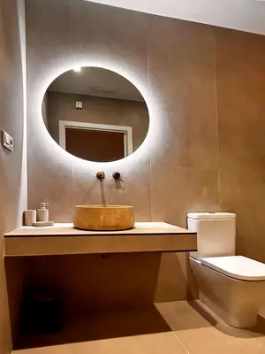 a bathroom with a sink and a mirror at Pivote Flats-Puerto C in Valencia