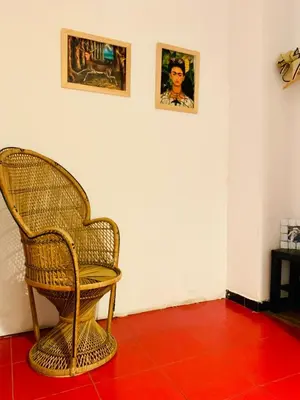 a wicker chair sitting on a red floor in a room at B&B Una Habitación Propia in Valencia
