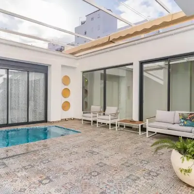 Invalencia - Visitacion Pool House