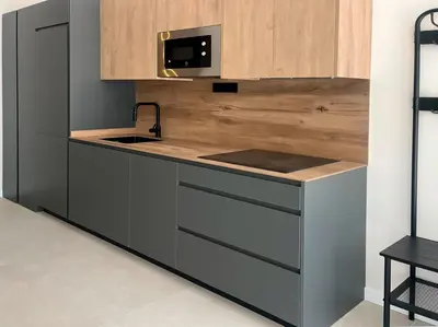 a kitchen with a sink and a microwave at Apartamento Estilo in Valencia