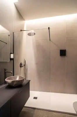 a bathroom with a sink and a shower at Central loft 60 m2 ideal for small families in Valencia