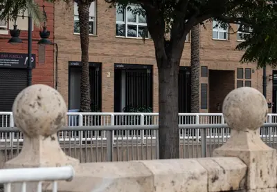 two statues in front of a fence in front of a building at Central loft 60 m2 ideal for small families in Valencia