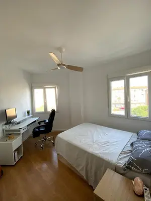 a bedroom with a bed and a desk with a computer at Bright & Quiet Apartment Close to Central Valencia in Valencia