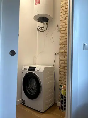 a washer and dryer in a room with a lamp at Bright & Quiet Apartment Close to Central Valencia in Valencia
