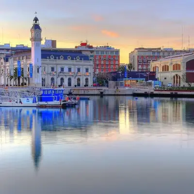 Alójate en el Puerto de Valencia 1