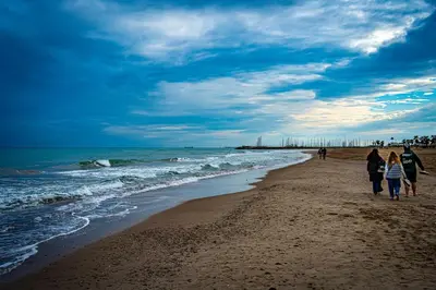 a group of people walking on the beach at Piso Playa de Canet in Canet de Berenguer