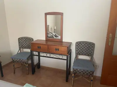 a dressing table with two chairs and a mirror at Ca Ona in Chella