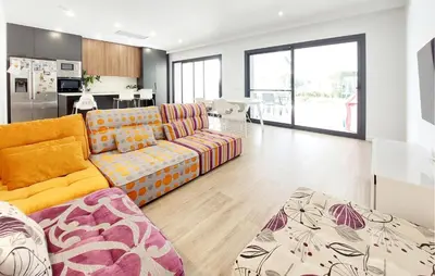 a living room with a couch and a kitchen at Amazing Home In Serra in Serra